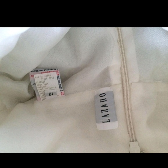 Never worn designer wedding gown - Picture 2 of 5